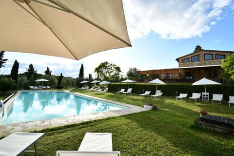 Amenities, Autumn, Building Exterior, Garden, Pool, Spring, Summer