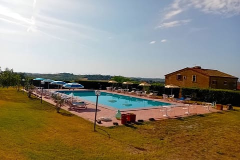 Cloud, Water, Sky, Property, Plant, Swimming Pool, Window, Tree, Building, Chair