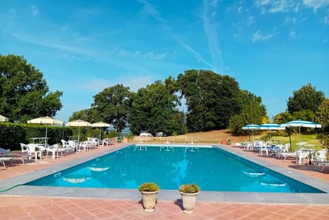 Water, Sky, Plant, Cloud, Swimming Pool, Building, Azure, Tree, Outdoor Furniture, Shade