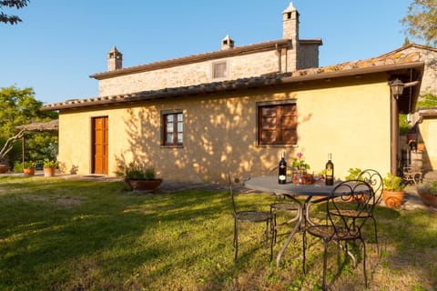 Plant, Building, Property, Window, Sky, Table, Tree, House, Wood, Land Lot