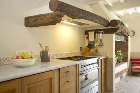 Common Room, Kitchen