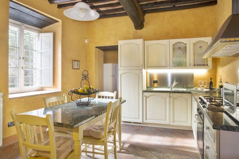 Common Room, Kitchen