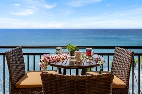 Great location for morning coffee from this Kona Hawai'i vacation rental