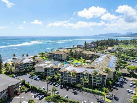 Just steps to the ocean in Kapaa