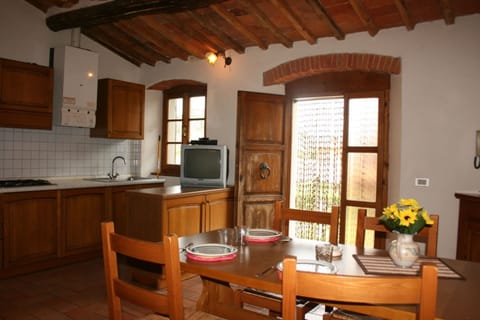 Room, Property, Furniture, Building, Interior Design, House, Kitchen, Cabinetry, Ceiling, Hardwood