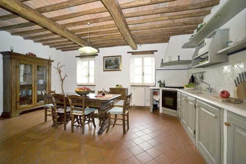 Common Room, Kitchen