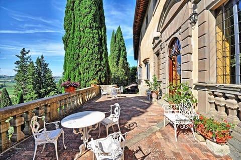 Balcony / Terrace / Patio, Building Exterior, Outdoor