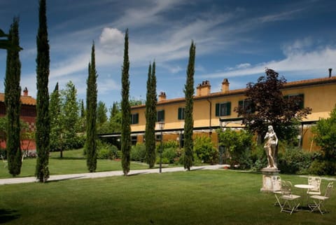 Building Exterior, Garden