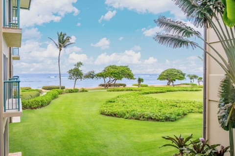 Waipouli Beach Resort H207 Oceanview Off the Lanai