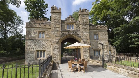 Castle Gatehouse at Sudeley Castle, Bolthole Retreats