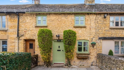 Front Entrance, Forsythia Cottage, Bolthole Retreats