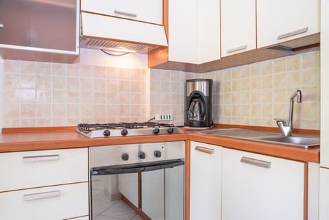 Cabinetry, Property, Kitchen Sink, Countertop, Building, Sink, Kitchen Stove, Kitchen Appliance, Cooktop, Gas Stove