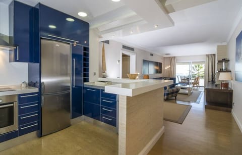 Located in Estepona, this 2-bedroom open plan beachfront apartment can accommodate 4 people.
This 80m2 charming and calm family friendly apartment is located right next to the beach making this the perfect accommodation for those looking for a beach