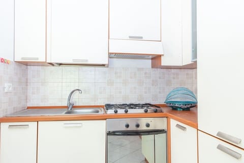 Kitchen, Kitchen Appliance, Major Appliance, Countertop, Wood, Flooring, Interior Design, Kitchen Sink, Cabinetry, Home