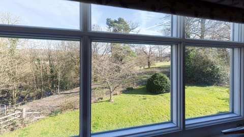 Shared lawn, George III, Bolthole Retreats