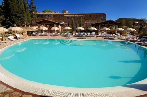 Swimming Pool, Property, Water, Resort, Resort Town, Leisure, Vacation, Real Estate, House, Building