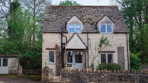 Emma Dent Cottage at Sudeley Castle, Bolthole Retreats