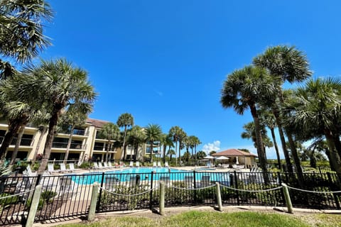 Premiere/Caribe ocean side pool area