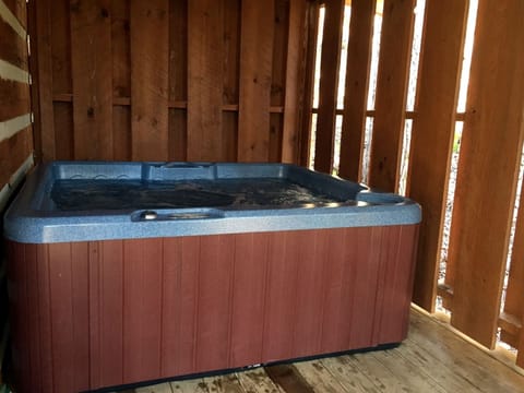 Private & secluded hot tub for soaking