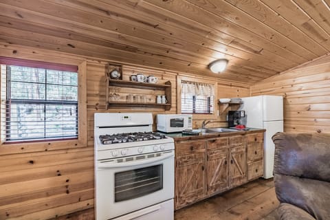 Fully equipped kitchen — cook a special meal or make morning mimosas.