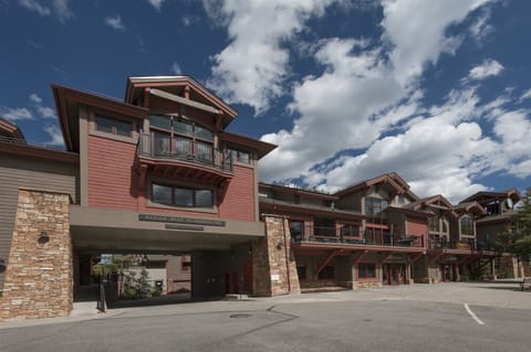 Marina Park Exterior