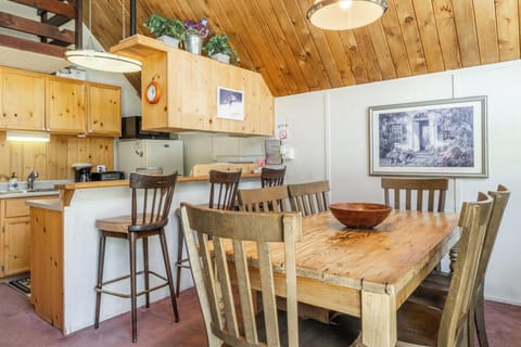 Chalet 15 kitchen and dining