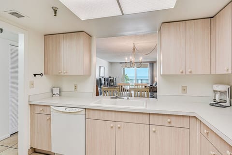 DCS04374-Edit_copyright