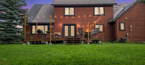 Eagles Perch ~ propane fire pit and fresh air to enjoy with your friends and family!
