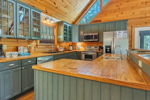 Fully Equipped Kitchen with lots of counter space for preparing meals.