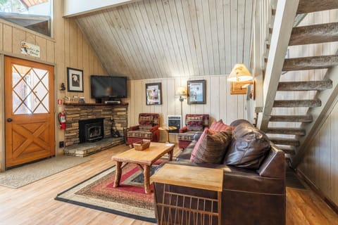 Chalet 10 living room