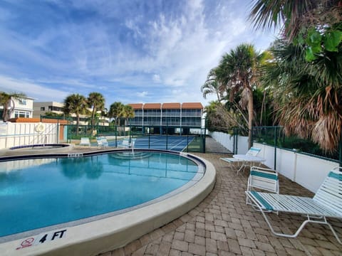 Pool & Spa, Tennis Court