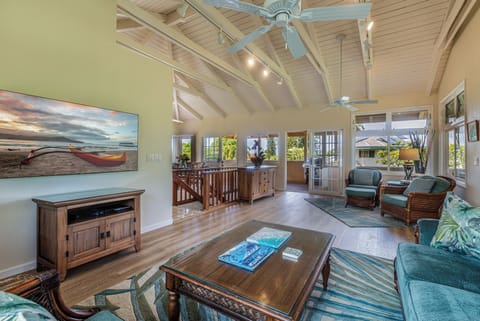 Livingroom With 50" Smart TV