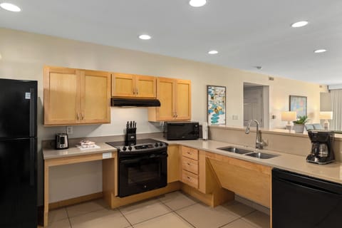 Two-Bedroom-ADA-Kitchen-WorldMark-Lake-of-the-Ozarks