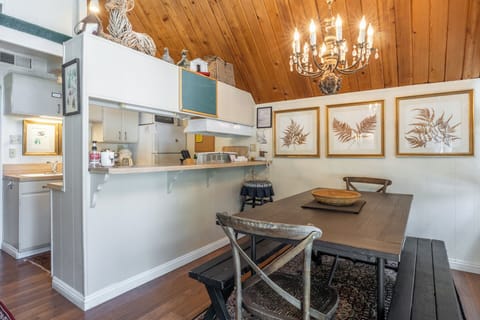 Chalet 14 kitchen dining