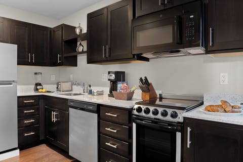 One-Bedroom-Kitchen-Fishermans-Wharf