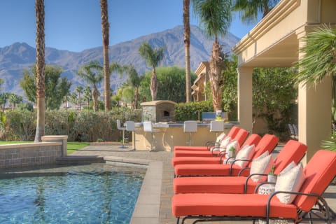 Sunny Days by the Pool - Saltwater pool, plenty of chaises, what a day!