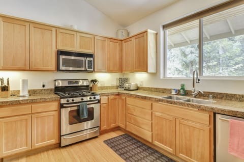 Kitchen at Contente.