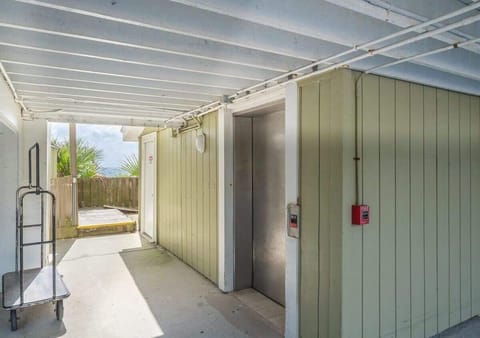 Elevator to all levels