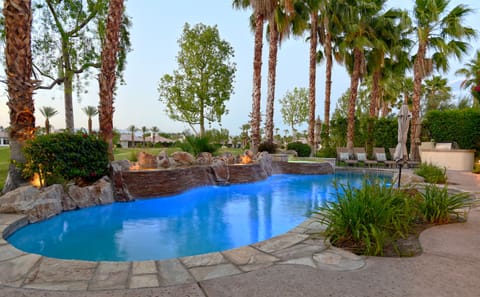 Pool with Ambient Light - Jump in - 88 degrees