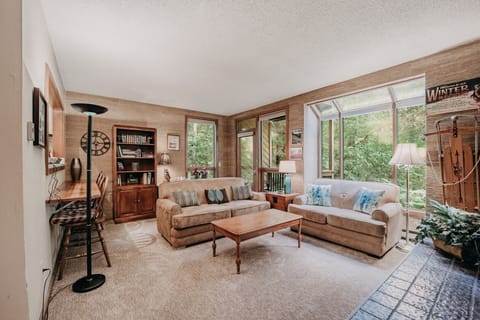 Home Decor, Furniture, Indoors, Living Room, Couch