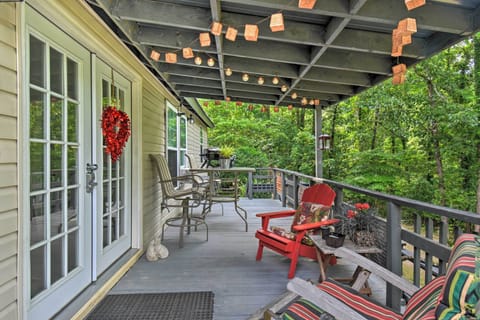 Hot Springs Vacation Rental | 1BR | 1BA | 800 Sq Ft | Stairs Required