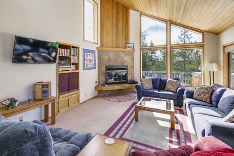 White Elm 29 - Living Area