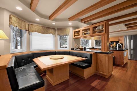 Winner's Circle 30 - Nook and Kitchen