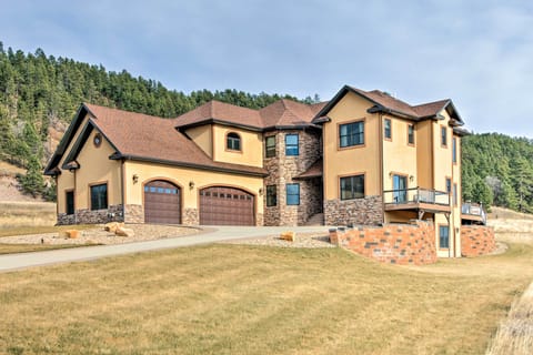 Sturgis Vacation Rental | 5BR | 4.5BA | 3,250 Sq Ft | Stairs Required