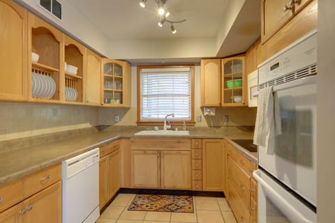 Kitchen | Toaster | Spices | Trash Bags & Paper Towels