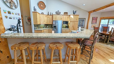 Verdin 6 - Kitchen, Dining