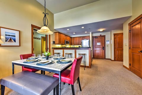 Kitchen & Dining Area | Open Floor Plan