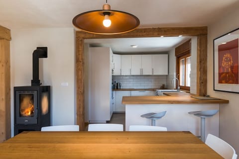 Mostnica Cottage - dining area and kitchen