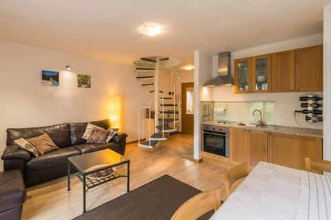 Lepa Soca House - living area