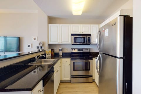 Fully equipped kitchen with granite and stainless steel